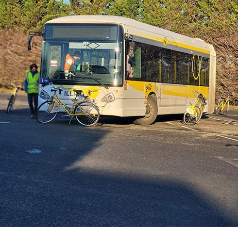 Quand des vélos rencontrent des bus…