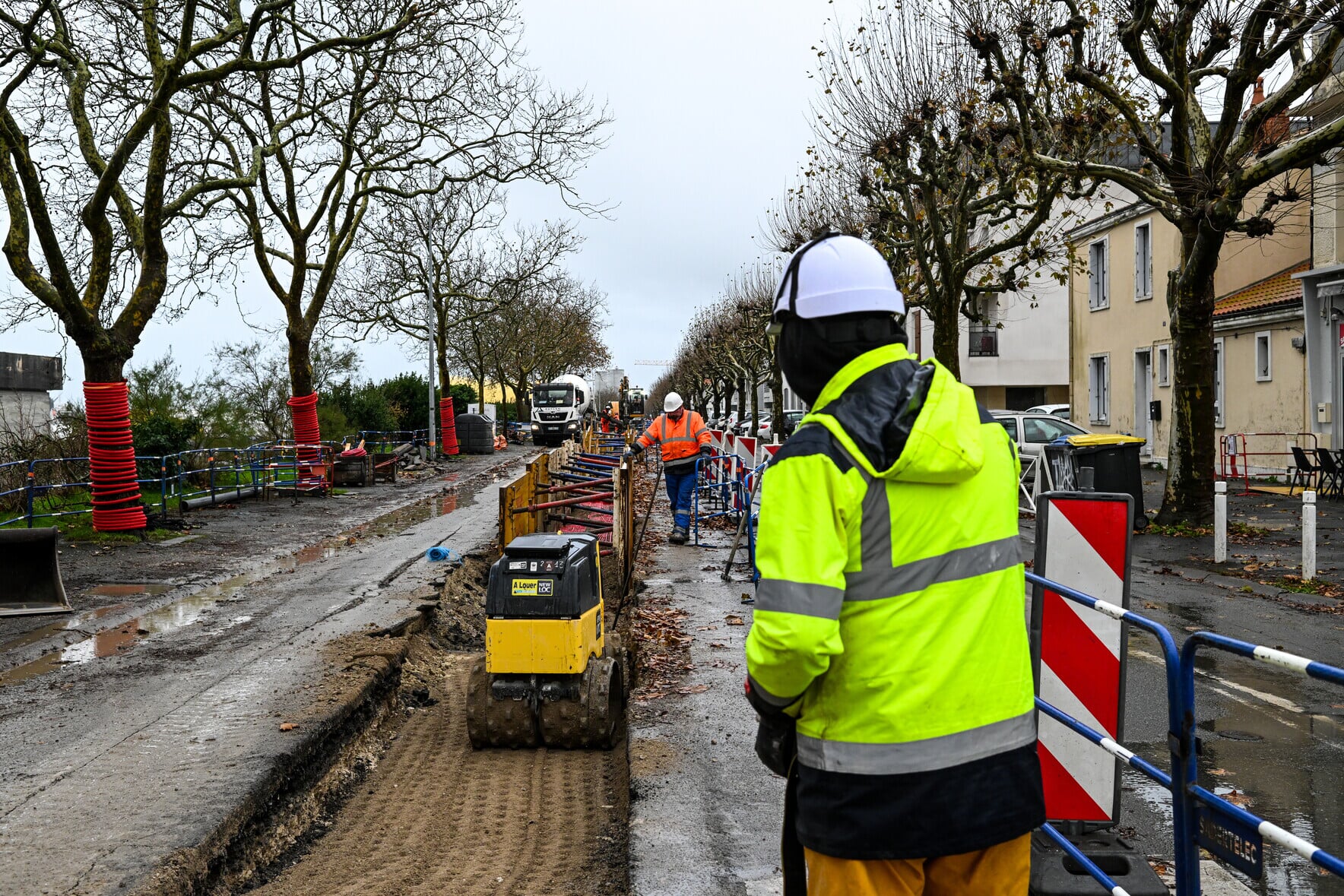 Travaux d'enfouissement de la ligne aérienne électrique rue Béthencourt